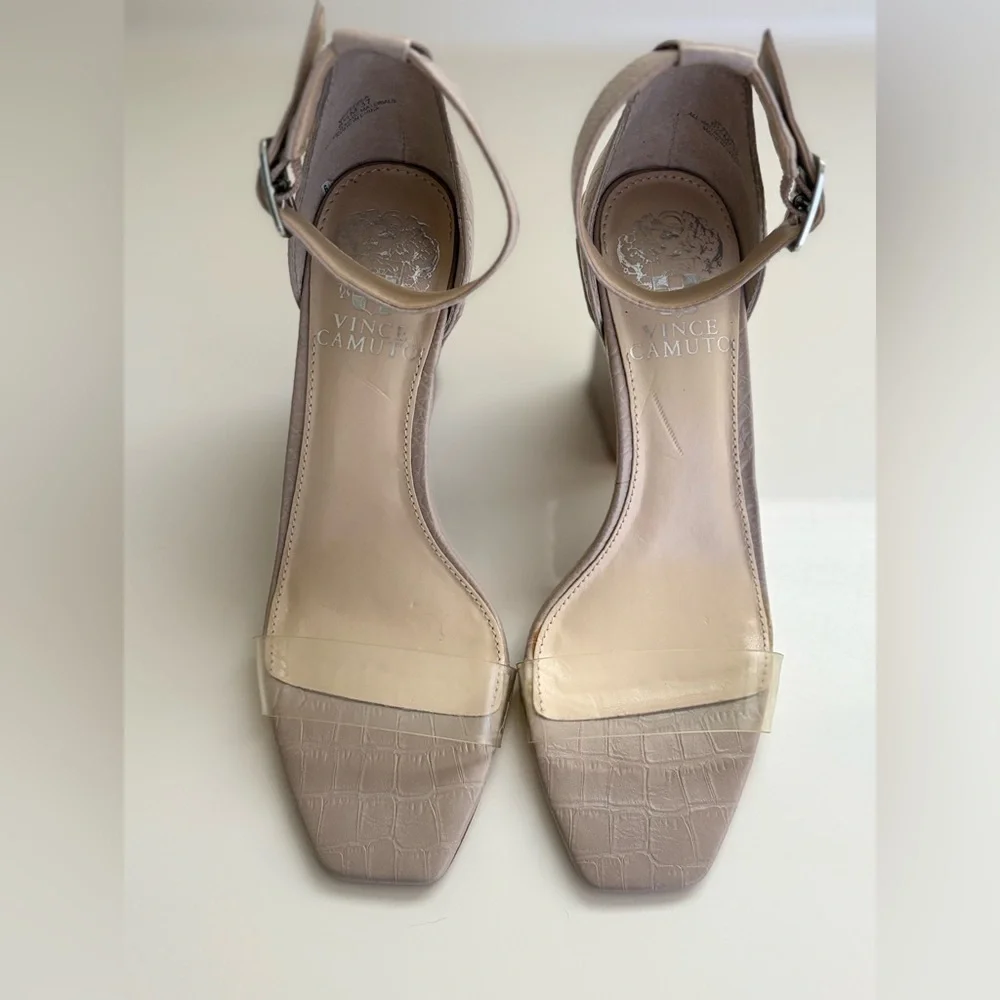 Vince Camuto step out